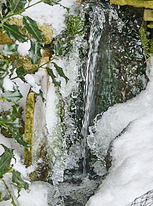 Frozen water splashes